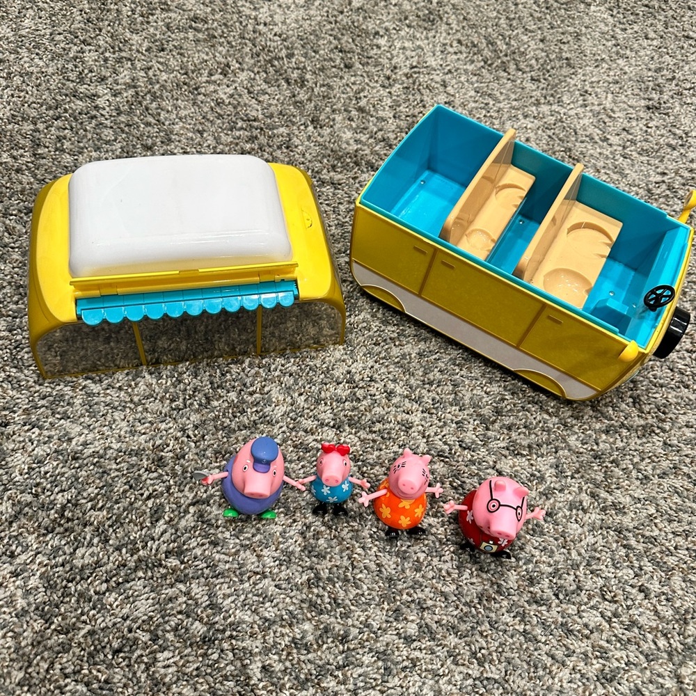 Peppa Pig Yellow Van with Shade and Characters